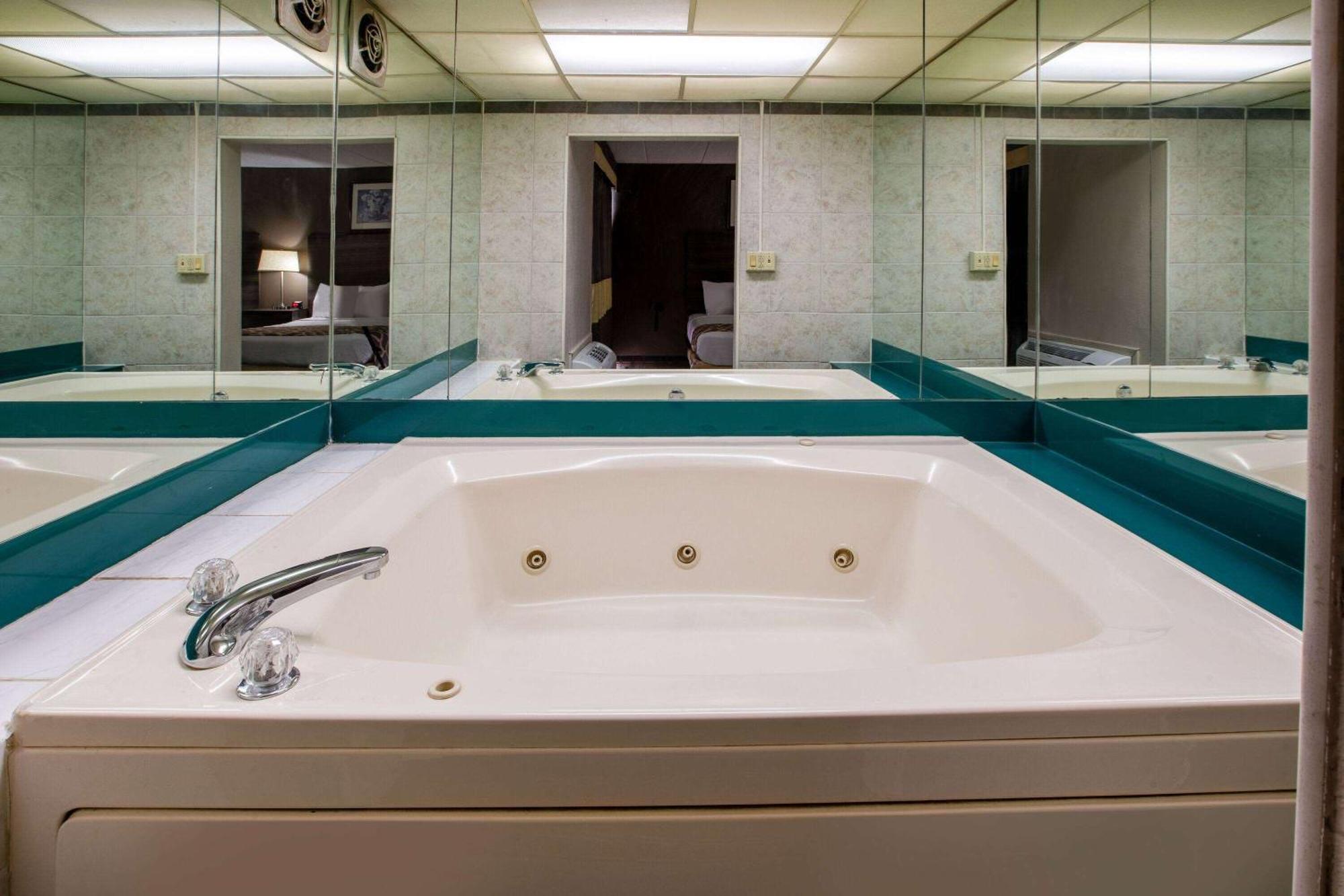 Motel Baymont By Wyndham Northwood Exteriér fotografie