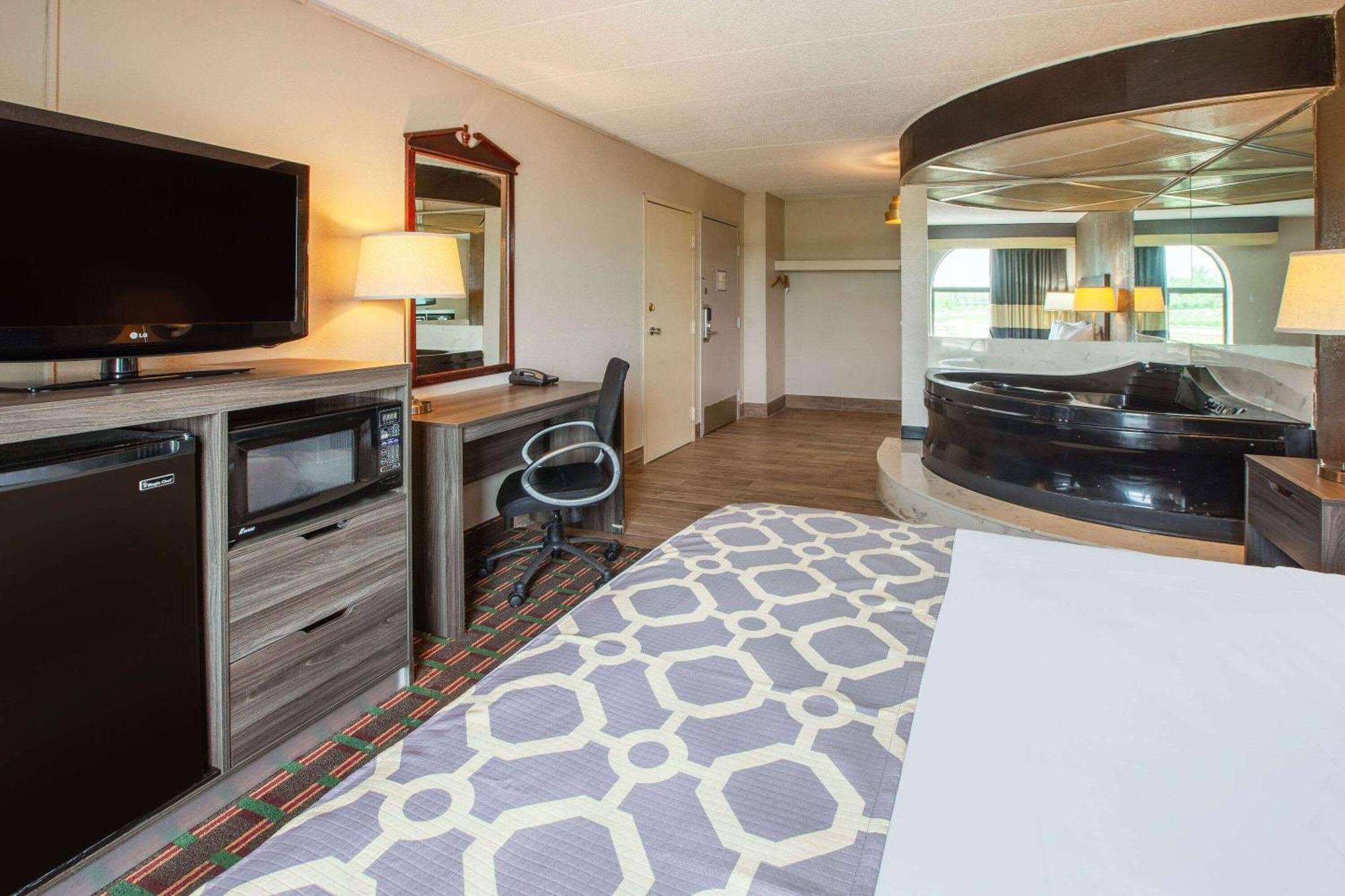 Motel Baymont By Wyndham Northwood Exteriér fotografie